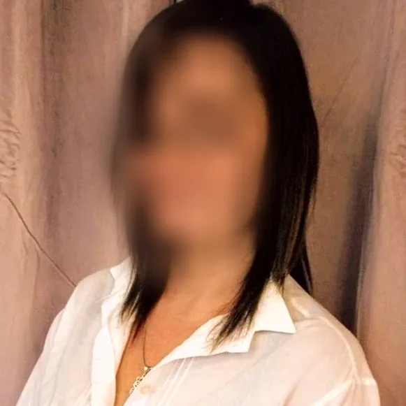 Ela, 32