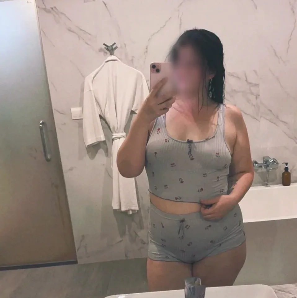 Ela, 27