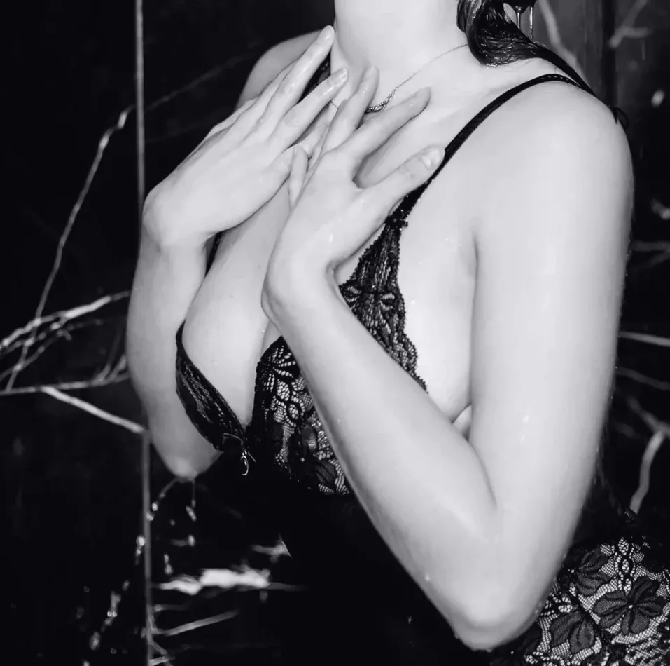 Ida, 24