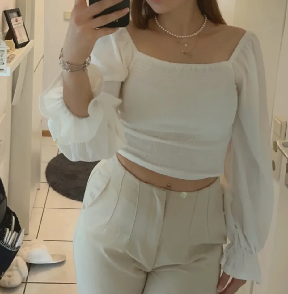 Ida, 25