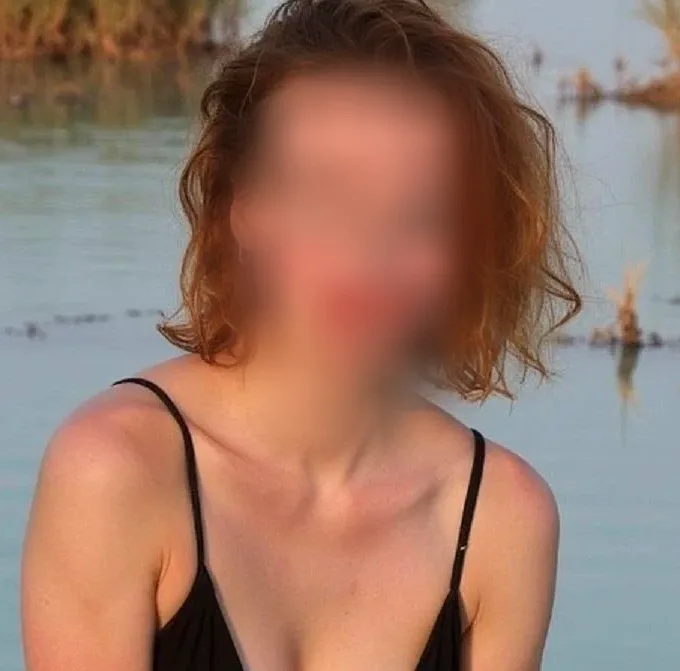 Marie, 25