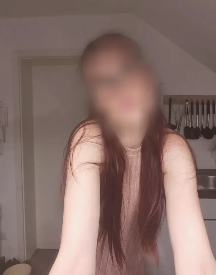 Simone, 28