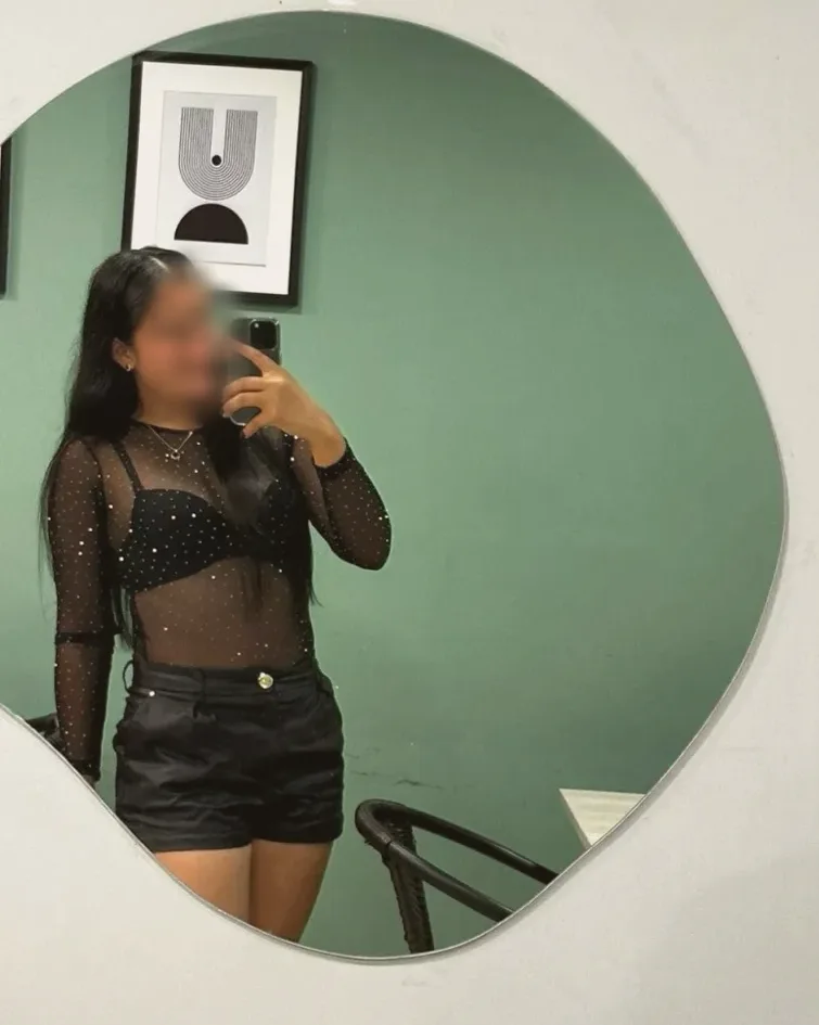 Vivien, 24