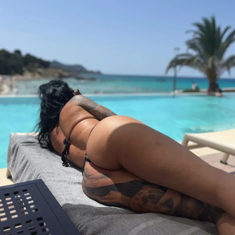 Vivien, 28
